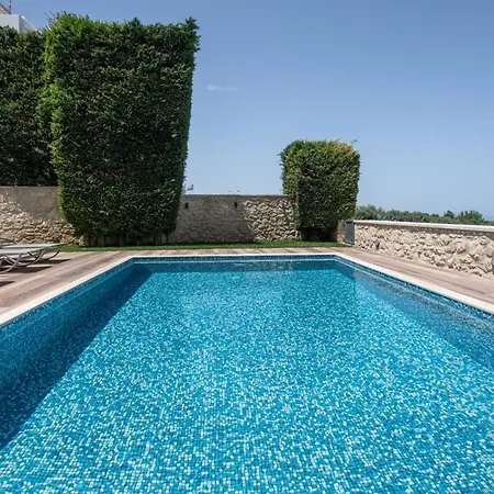 Villa Roupes Ii, Family Villa, Fantastic Views, Private Pool Roupai